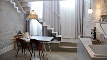 street suite - Reschgasse 4 | In-room dining