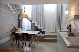 Suíte, vista para a cidade, no piso térreo (Reschgasse 4) | Opções para refeição no quarto
