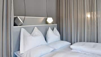 Ropa de cama de alta calidad, cubrecamas y minibar