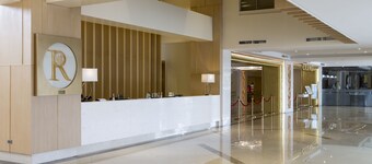 Royce Hotel & Casino