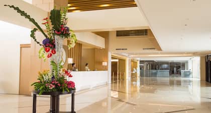 Royce Hotel & Casino