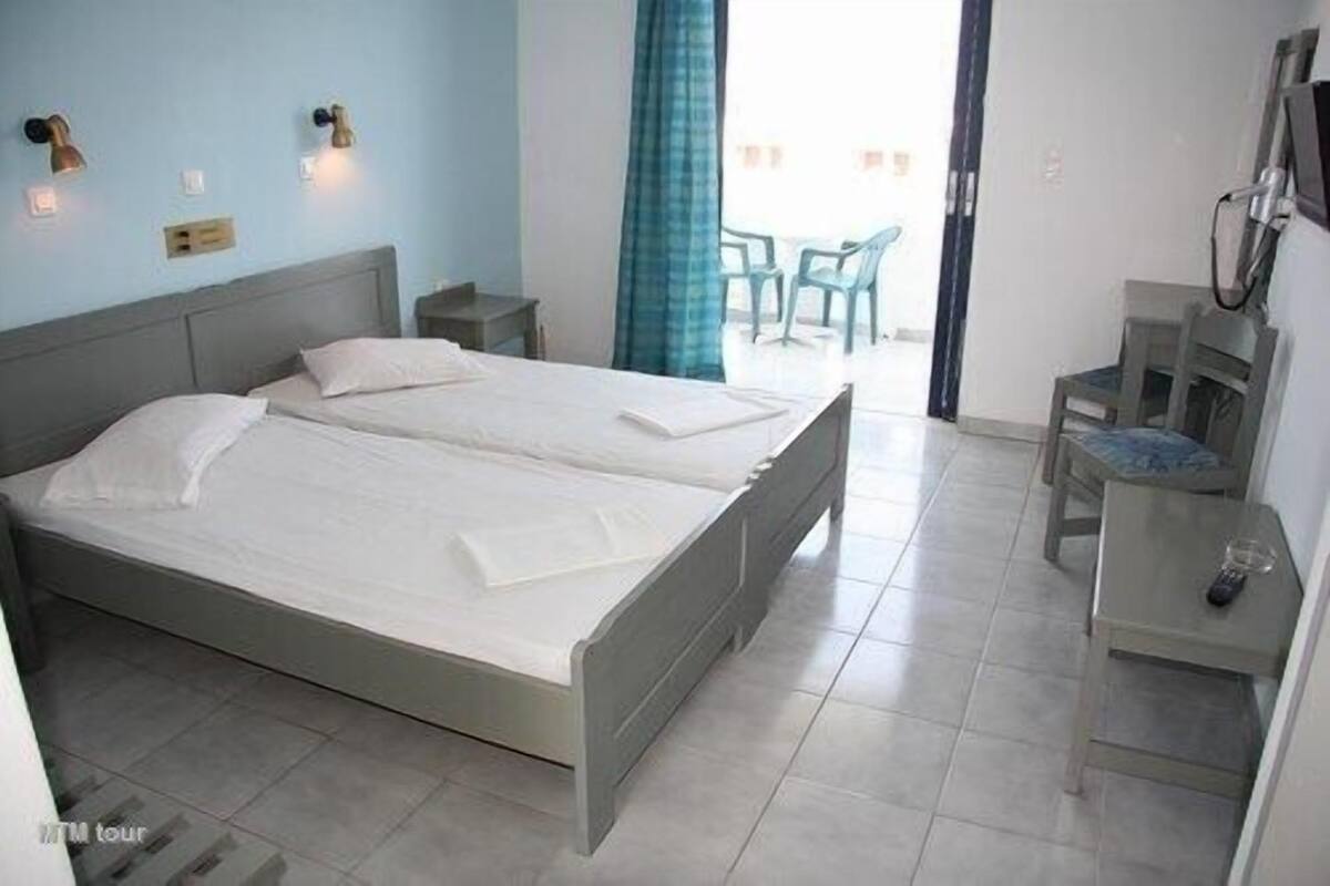 Cribs/infant beds