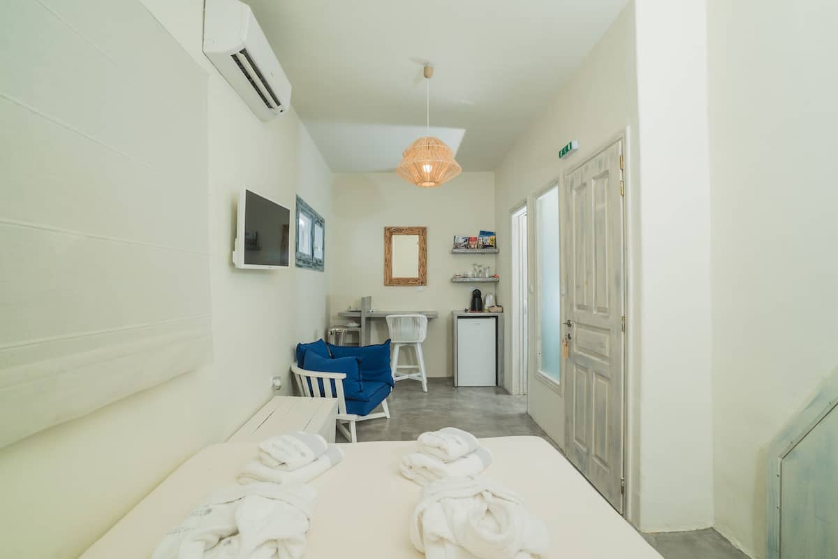 Superior Studio, Jetted Tub | 2 bedrooms, in-room safe, soundproofing, iron/ironing board