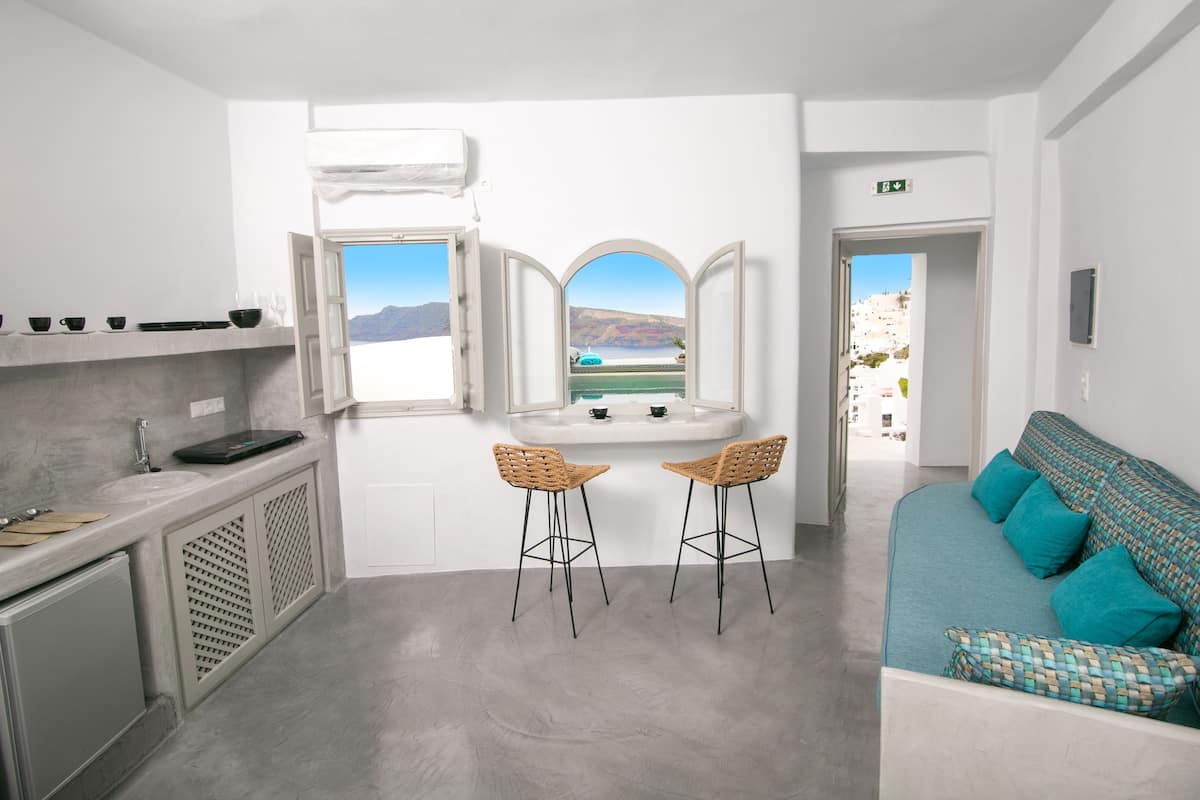 superior suite, 1 bedroom, hot tub, sea view (white dome) | private kitchen | espresso maker, coffee/tea maker