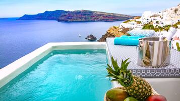 Suite Superior, 1 Tempat Tidur King, jet tub, pemandangan laut (Blue Sky) | Pemandangan balkon