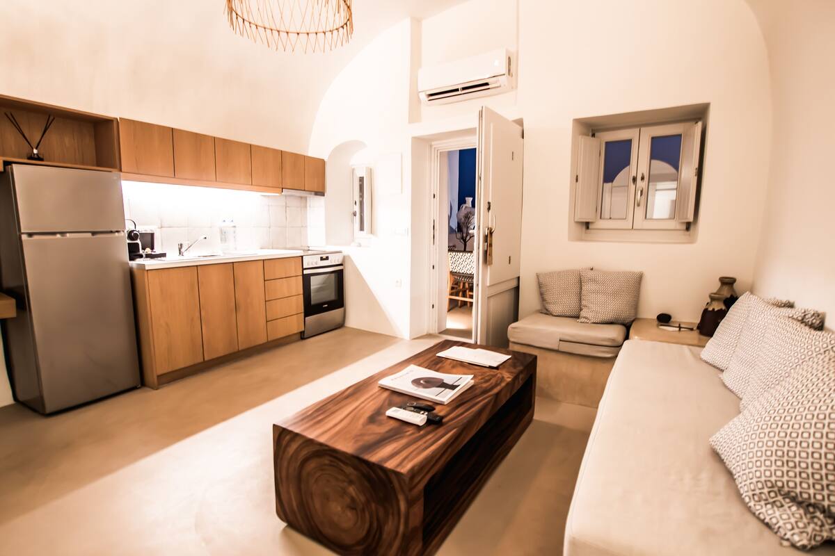 suite | private kitchen | espresso maker, coffee/tea maker