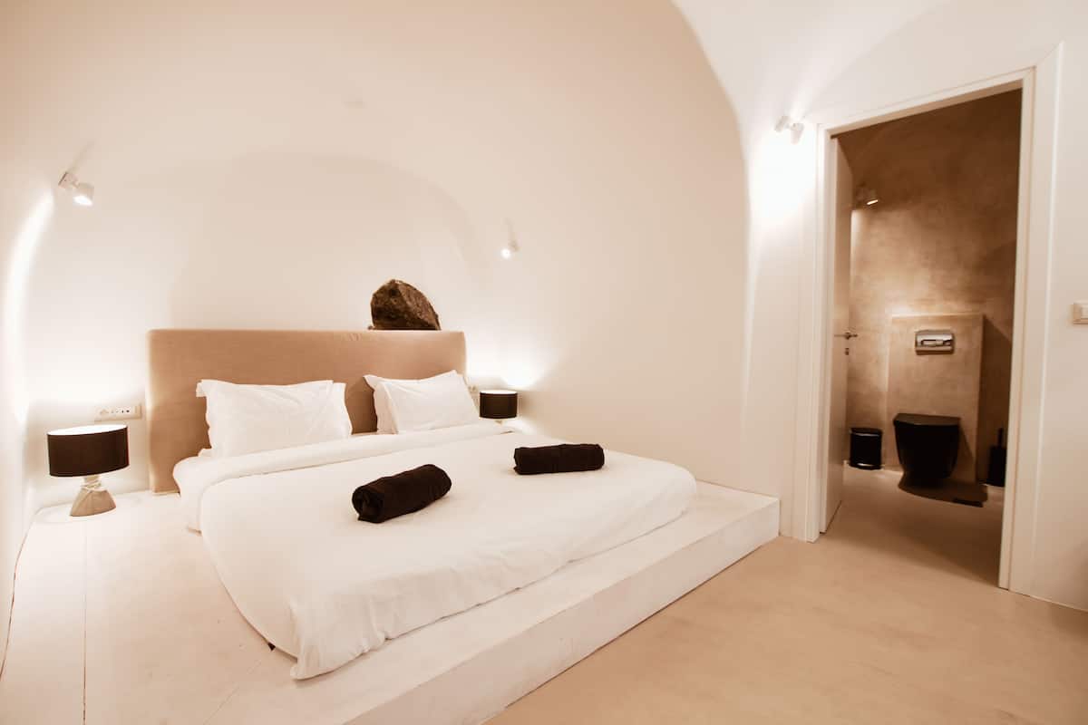suite | 2 bedrooms, in-room safe, soundproofing, iron/ironing board