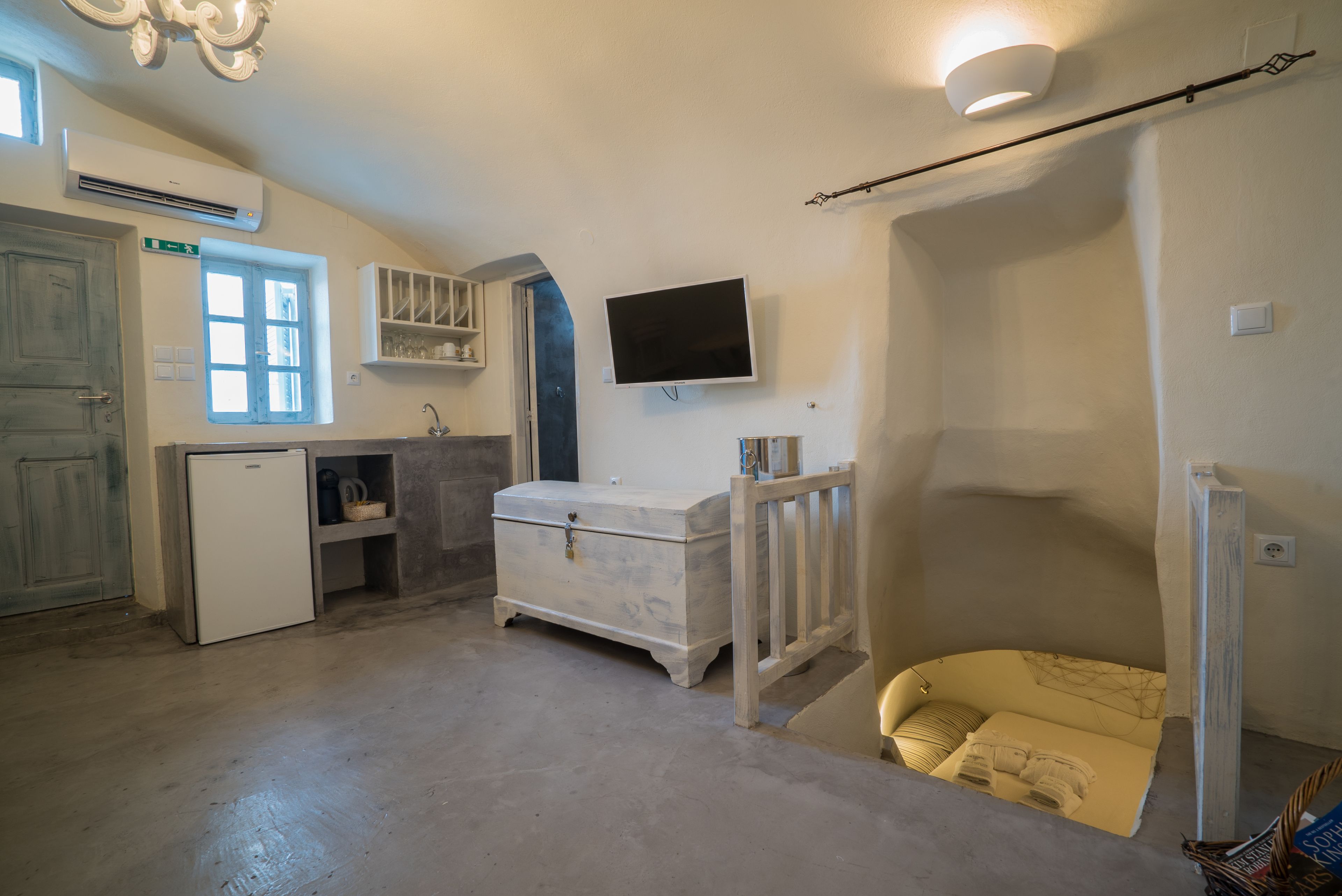 house, 2 bedrooms, jetted tub (cave) | private kitchen | espresso maker, coffee/tea maker