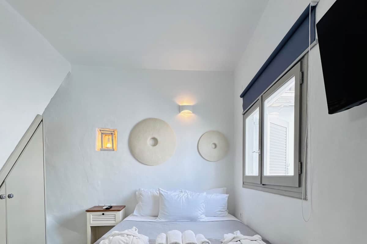 Estúdio superior, banheira de hidromassagem | Cofres nos quartos, quartos à prova de som