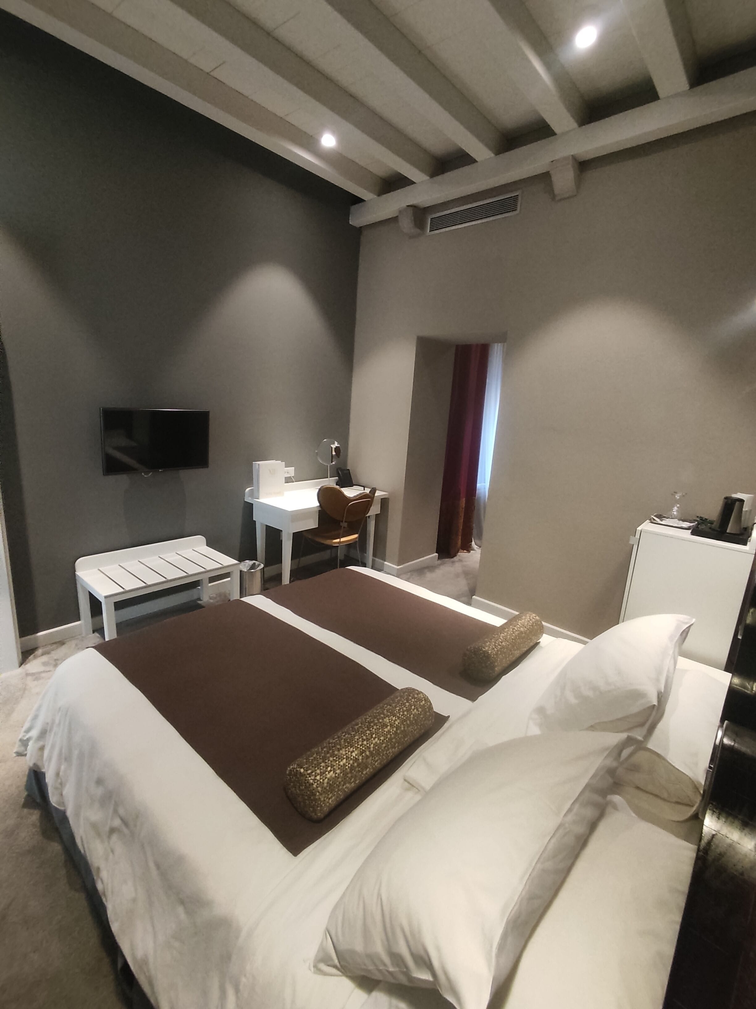 standard double or twin room | premium bedding, minibar, in-room safe, desk