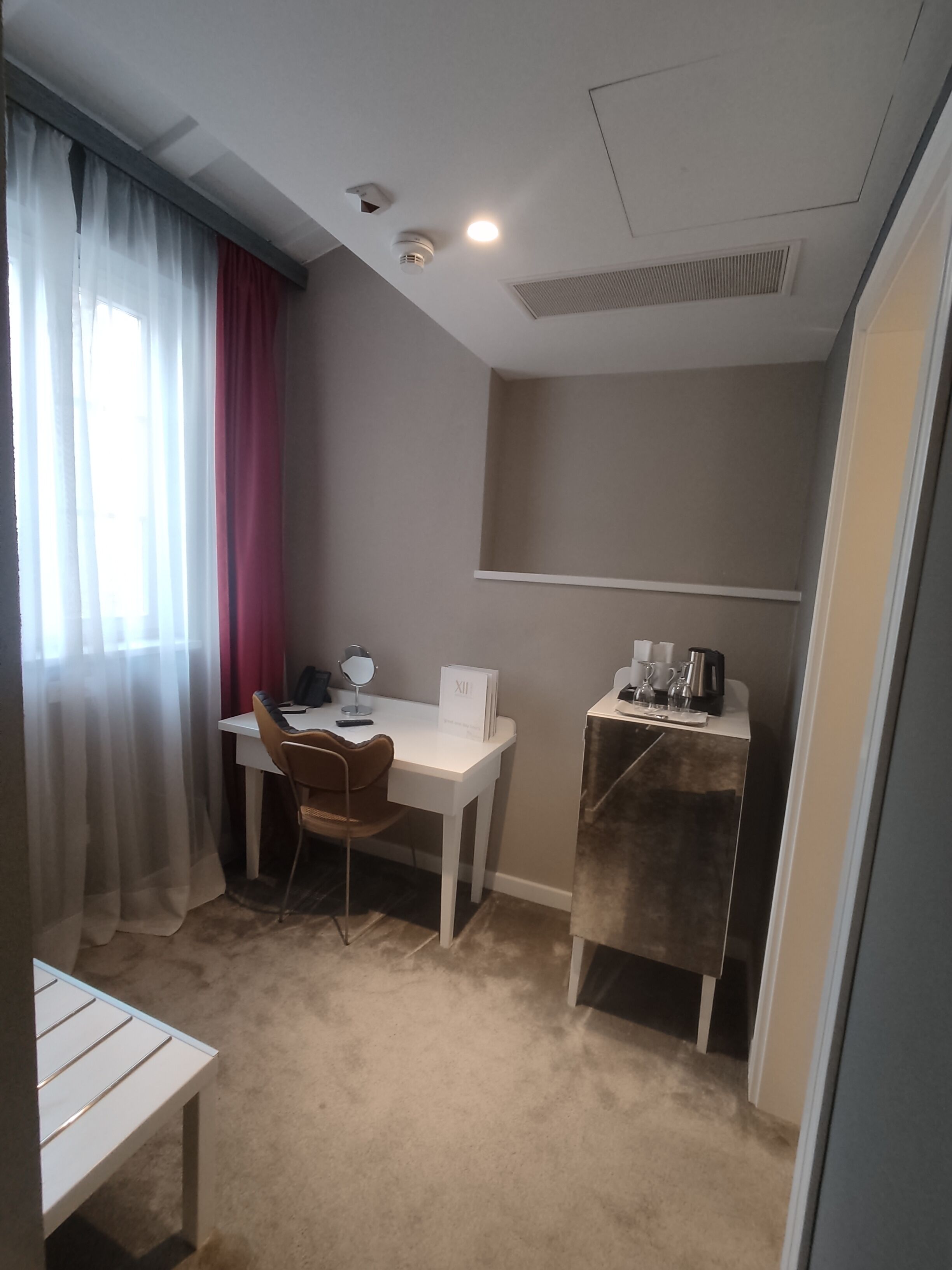 standard double or twin room | living area | flat-screen tv