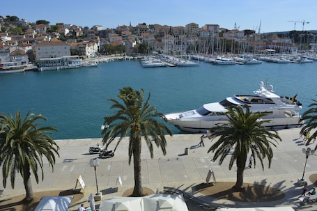 Port de plaisance. XII Century Heritage Hotel