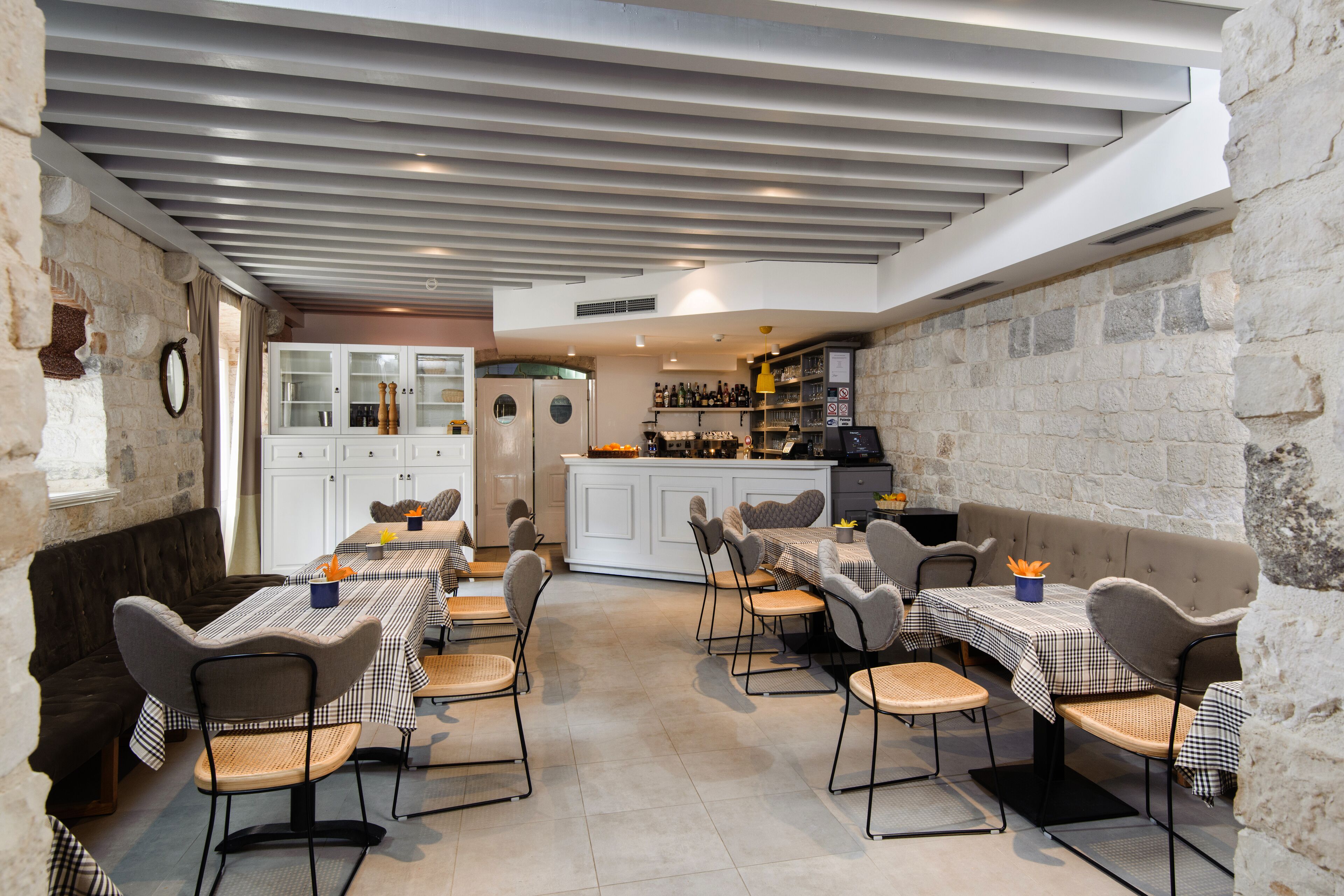 breakfast, lunch, dinner served; sea views