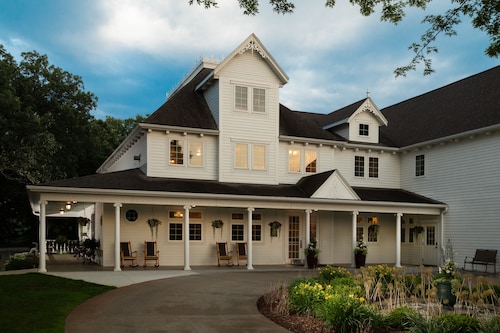 The Oakwood Inn Okoboji - Adults Only