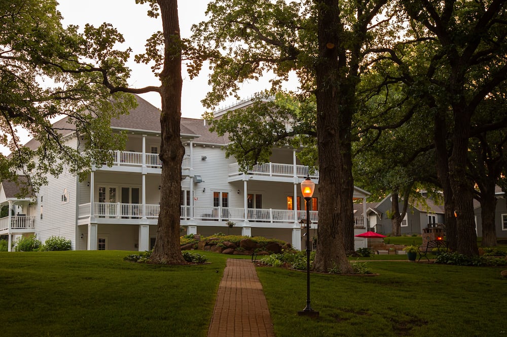 The Oakwood Inn Okoboji - Adults Only