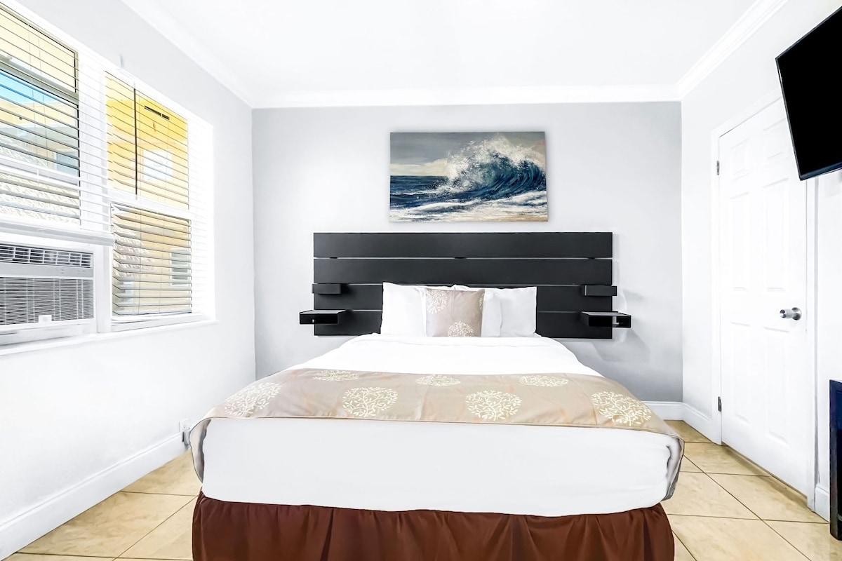 Premium bedding, pillowtop beds, in-room safe