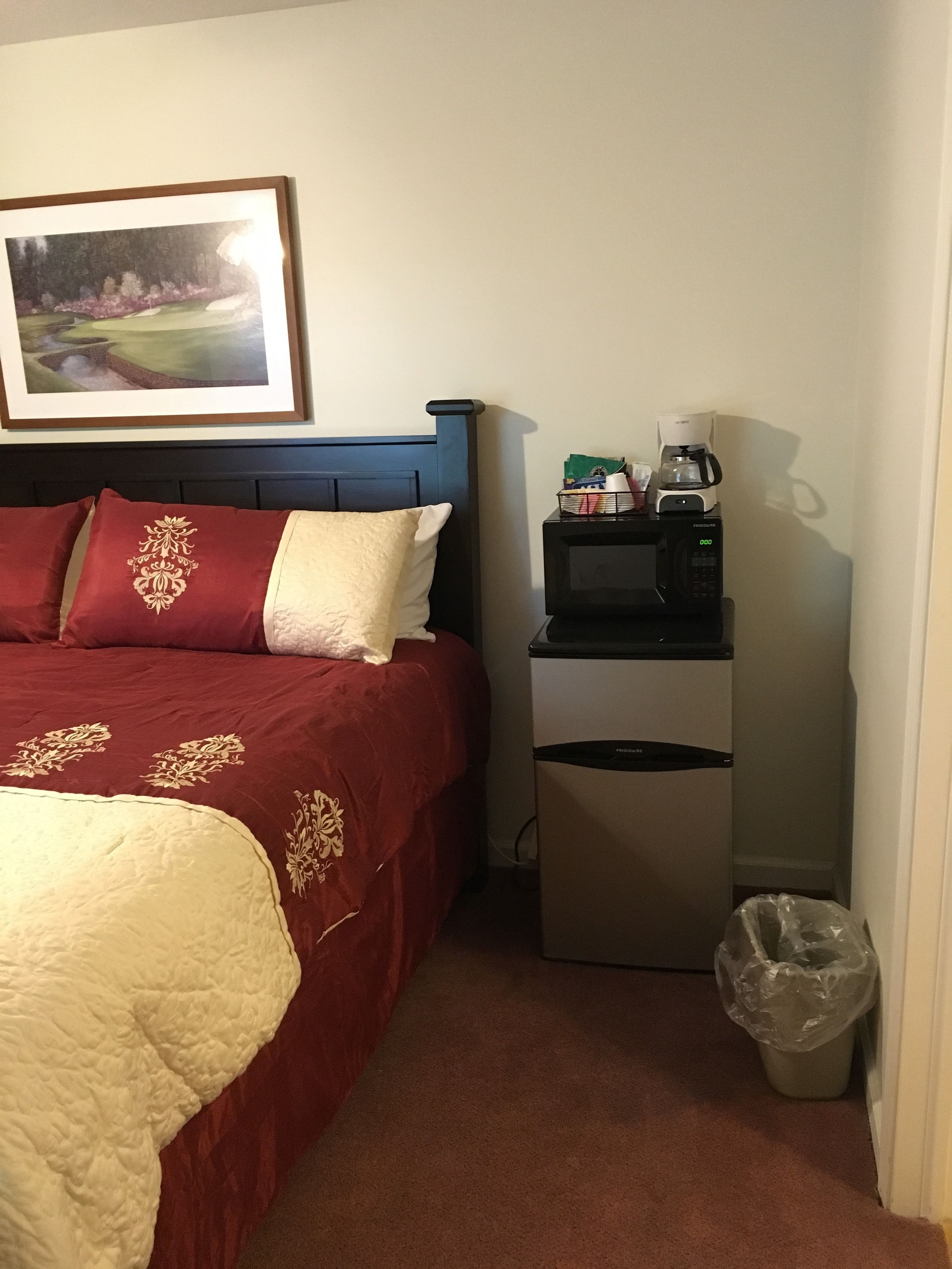 classic room, 1 king bed | iron/ironing board, free wifi, bed sheets