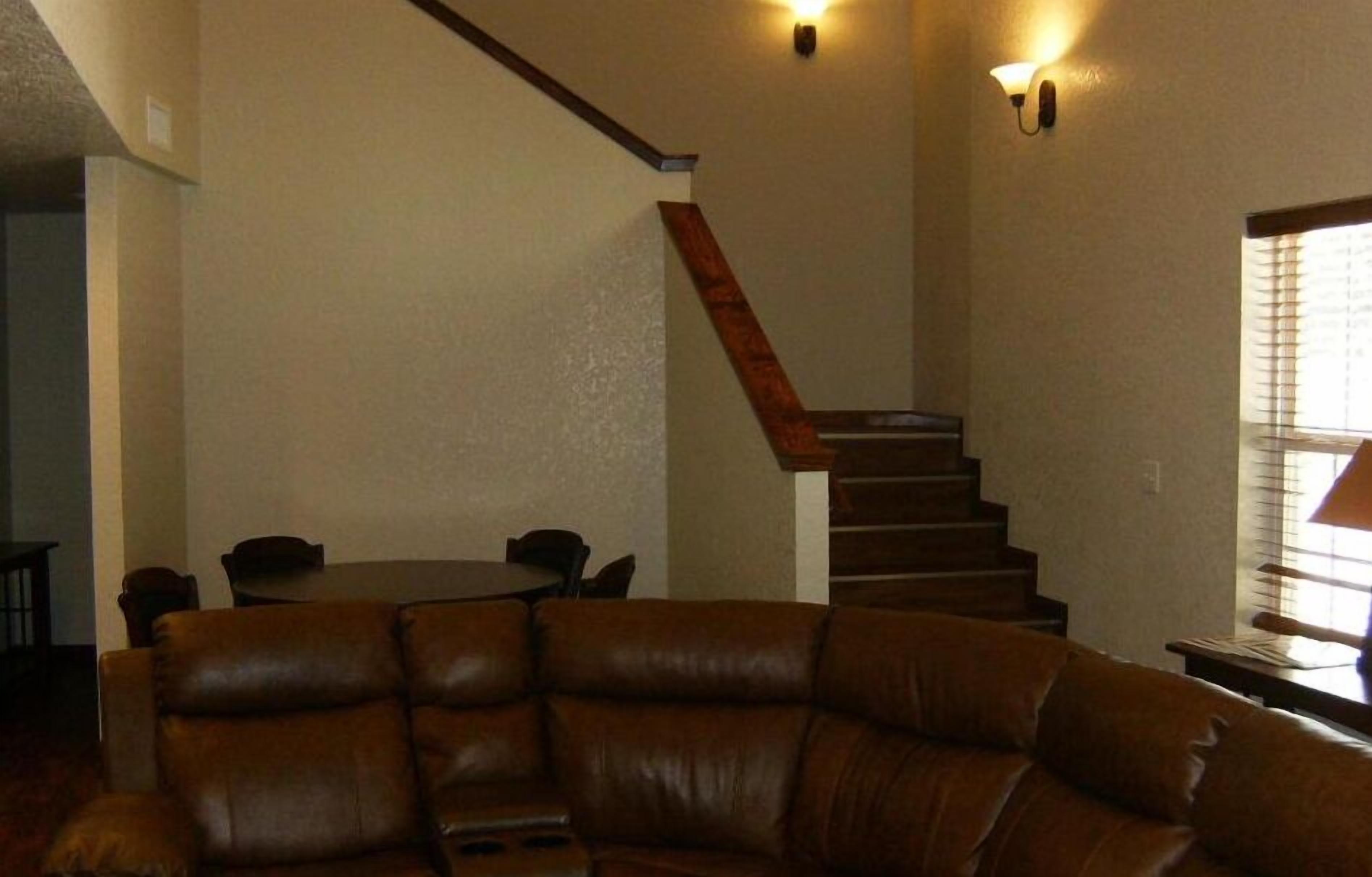 flat-screen tv, pay films