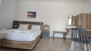 Deluxe Studio | In-room safe, individually decorated, desk, laptop workspace - Smaragda Hotel (Samos)