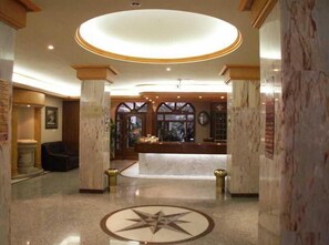 Lobby - Victoria (Linares)