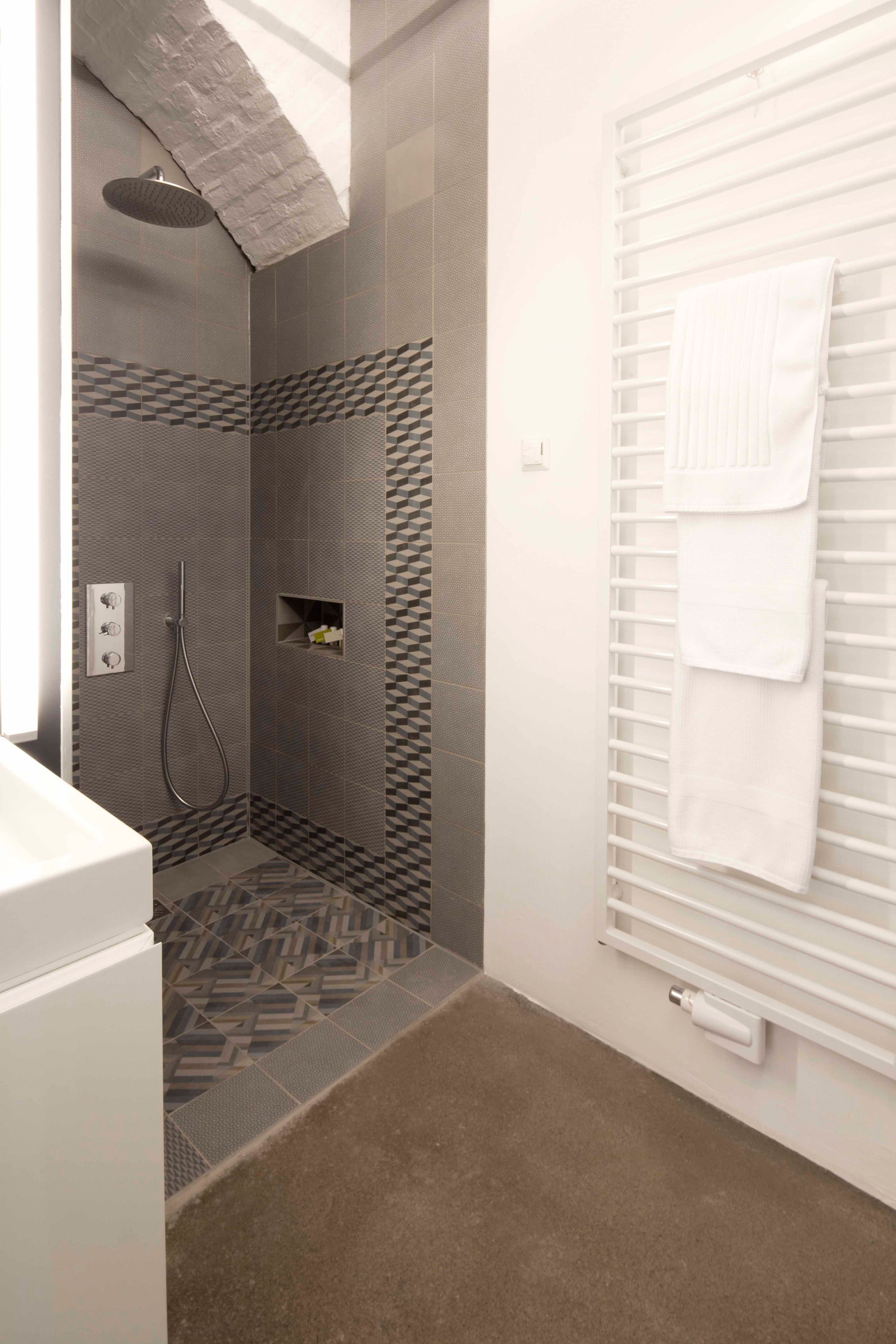 street suite - belvederegasse 26 | bathroom | shower, rainfall showerhead, free toiletries, hair dryer