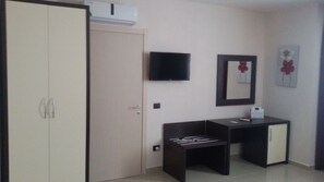 Minibar, escritorio, wifi gratis