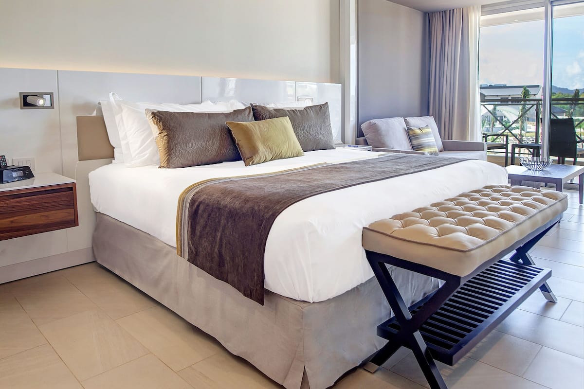1 bedroom, premium bedding, free minibar, in-room safe