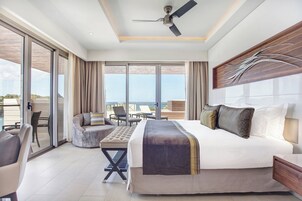 Luxury Penthouse One bedroom suite Ocean view terrace jacuzi Diamond Club | 高档床上用品、迷你吧（备有免费物品）、客房内保险箱、办公桌