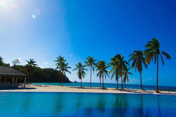 4 outdoor pools