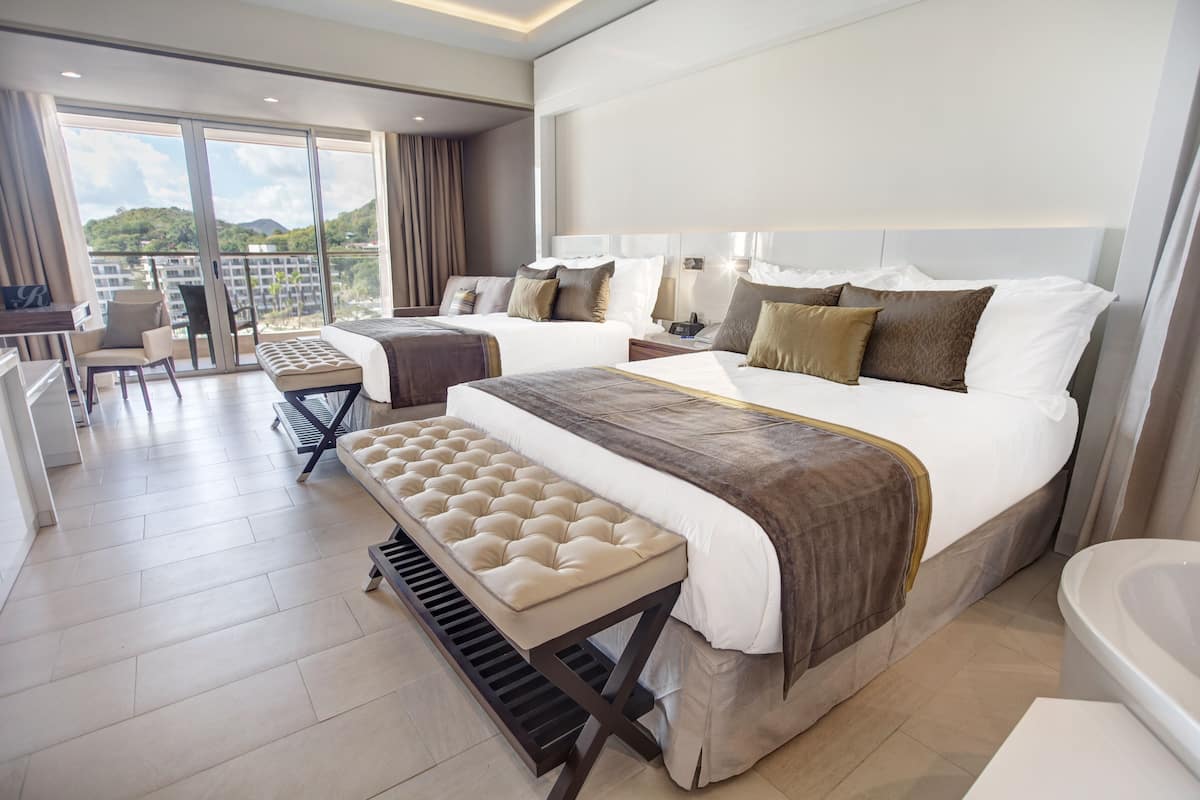 1 bedroom, premium bedding, free minibar, in-room safe