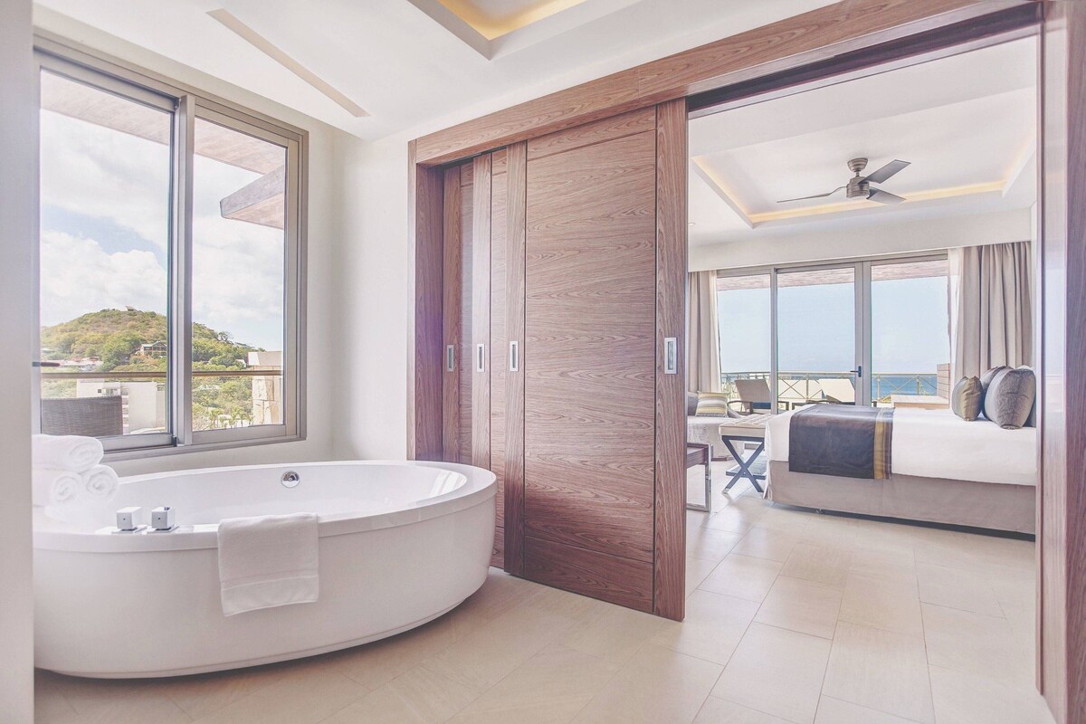 Luxury Presidential One Bedroom Swim Out Diamond Club | 1 bedroom, premium bedding, free minibar, in-room safe
