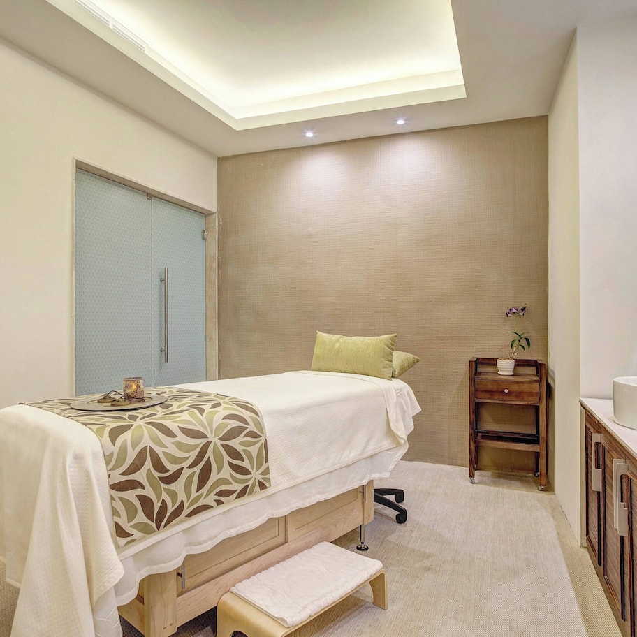 Sauna, hot tub, steam room, body treatments, aromatherapy