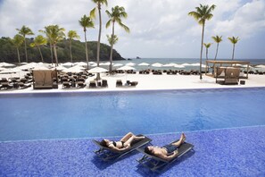 4 utendørsbassenger