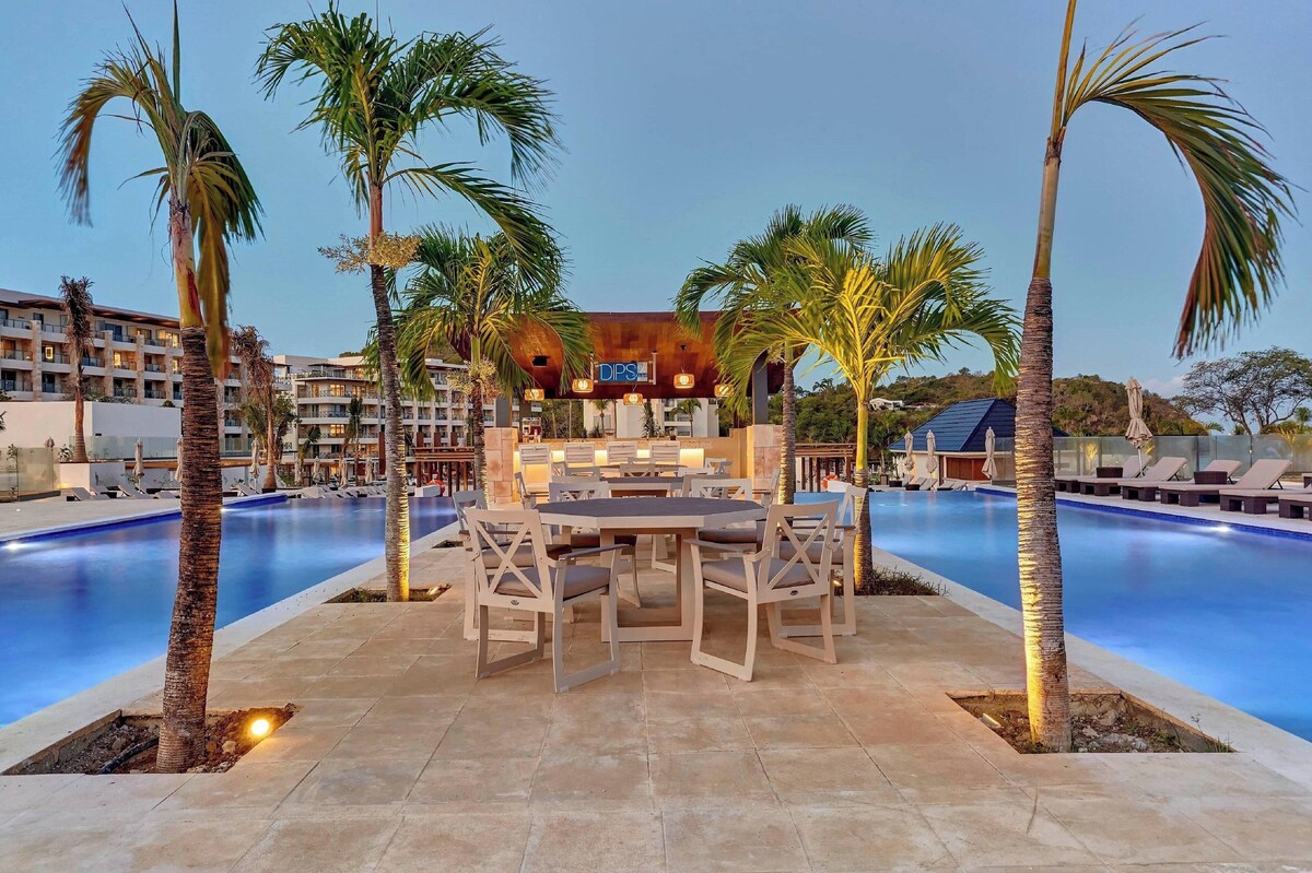4 outdoor pools