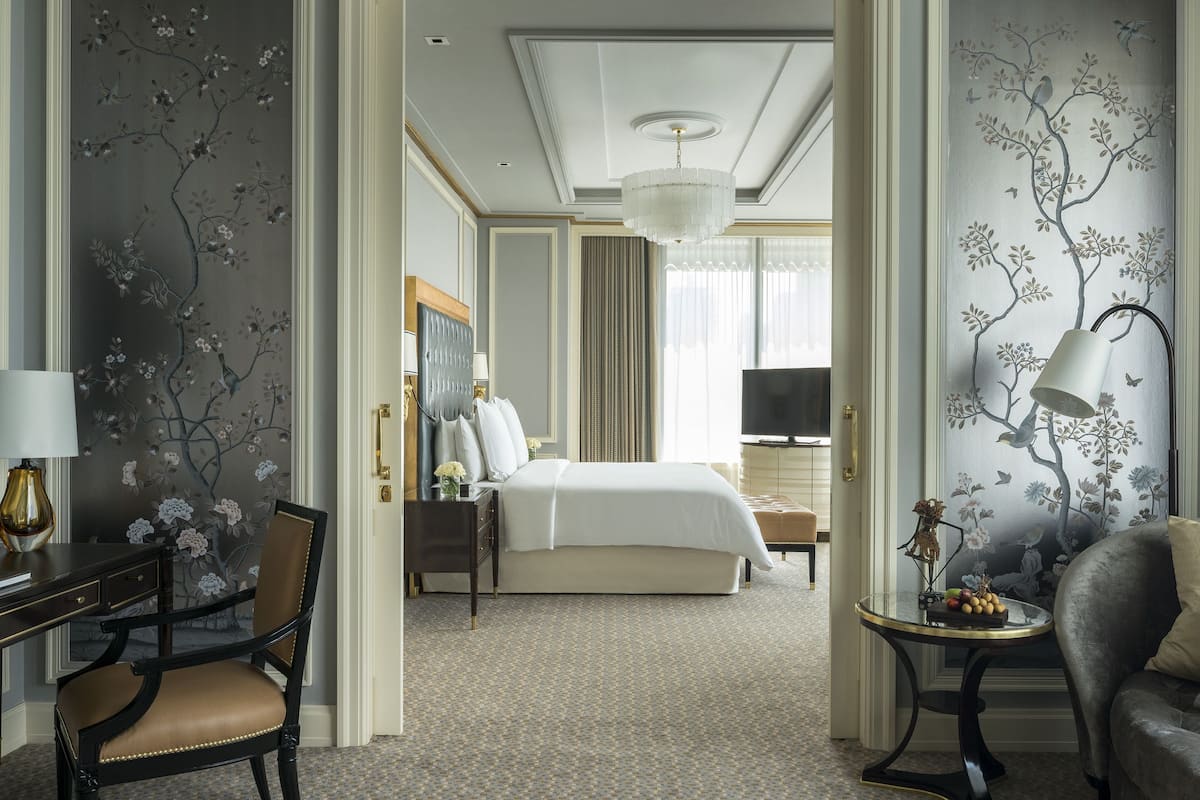 1 bedroom, premium bedding, in-room safe, desk