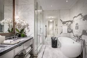 Separate bathtub and shower, deep-soaking bathtub, rainfall showerhead