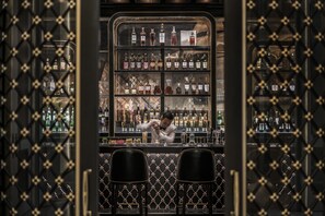 Cocktail bar