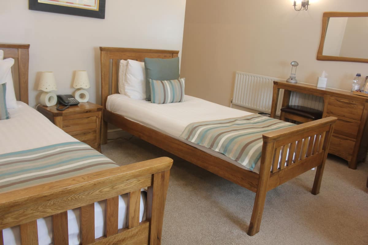 superior twin room | desk, iron/ironing board, free cots/infant beds, rollaway beds