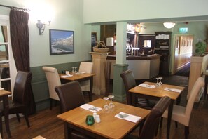 Suite ejecutiva | Restaurante | Se sirven desayunos y cenas
