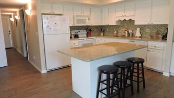 Condo, 2 Bedrooms, Kitchen | Private kitchen | Fridge, microwave, coffee/tea maker