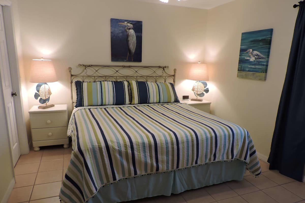 Condo, 1 Bedroom, Kitchen | Premium bedding, iron/ironing board, WiFi (free)