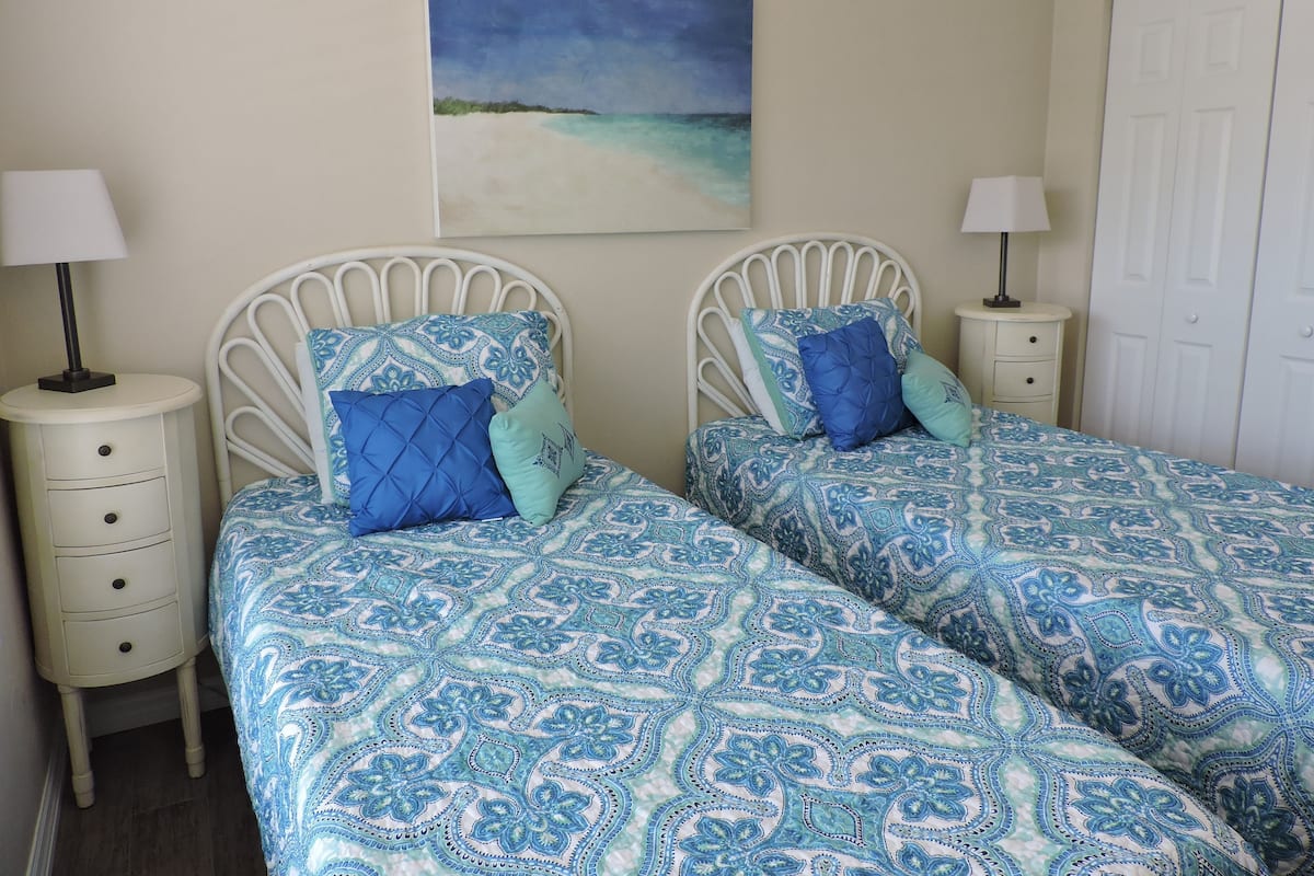 Condo, 2 Bedrooms, Kitchen | Premium bedding, iron/ironing board, WiFi (free)