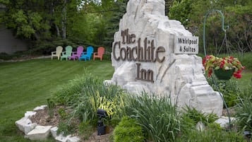 Experience the serenity of The Coachlite Inn's Whirlpool & Suites, surrounded by a beautifully maintained garden and inviting outdoor spaces.