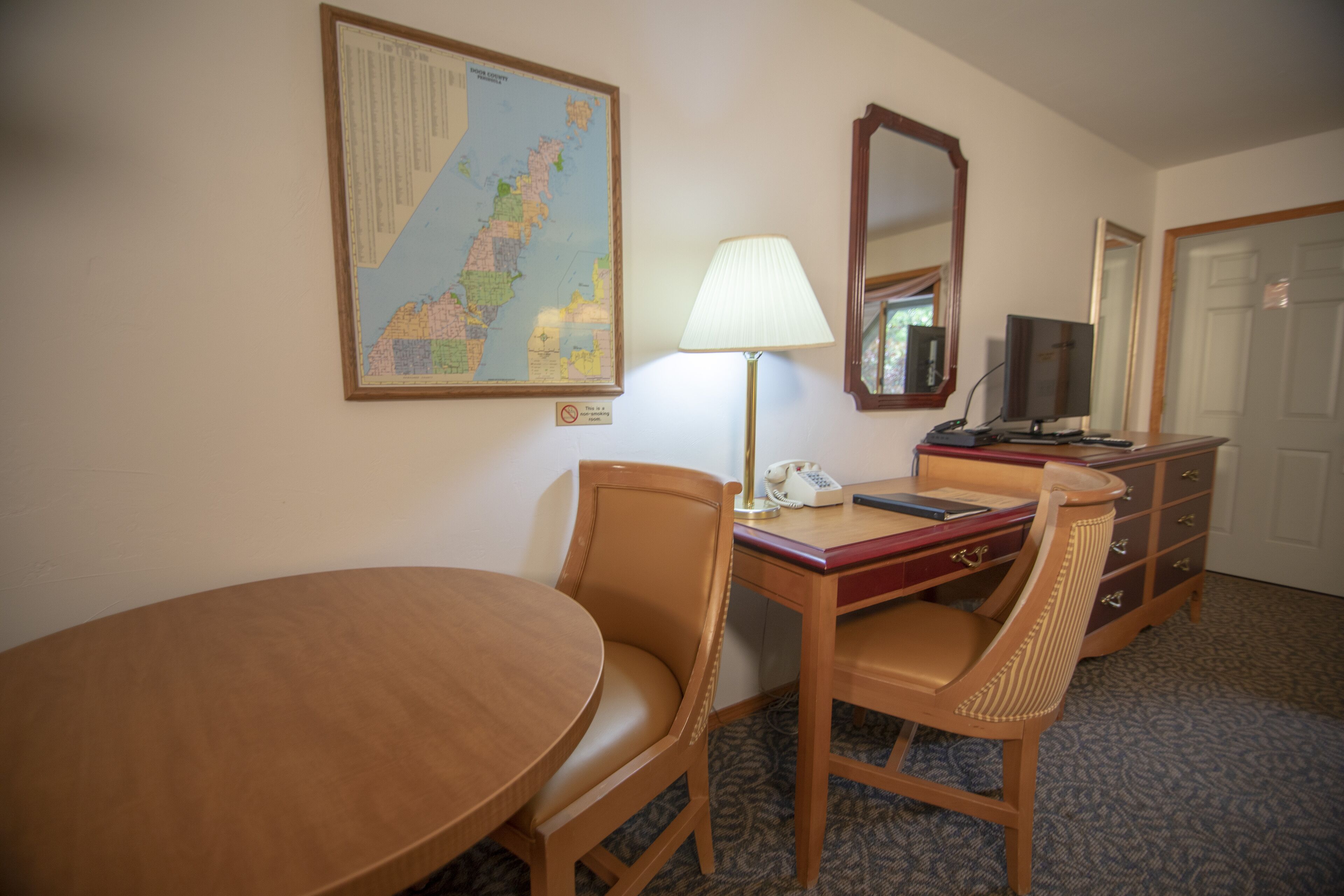 deluxe plus queen | free wifi, bed sheets