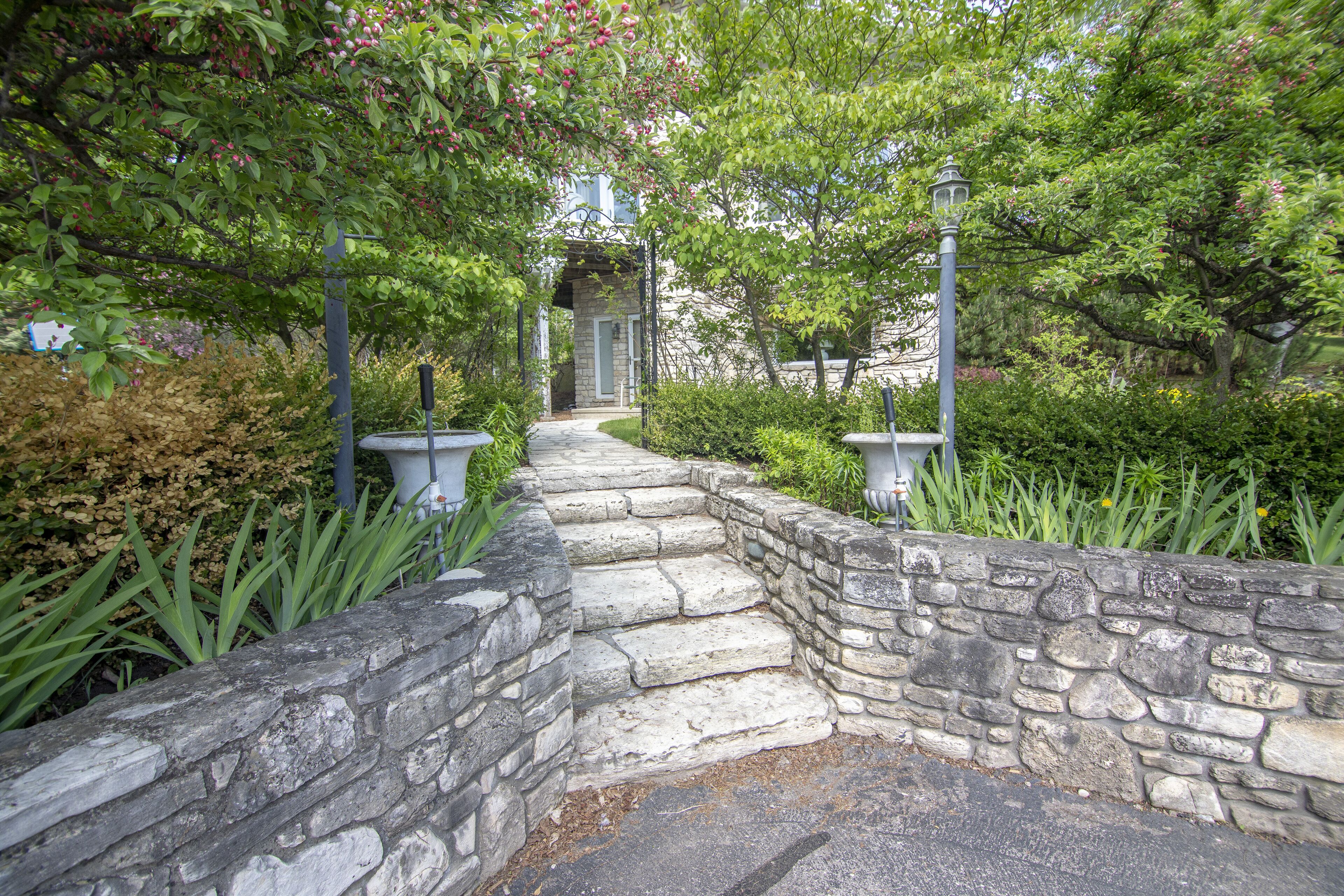 PRIVATE POND SUITE | Terrace/patio