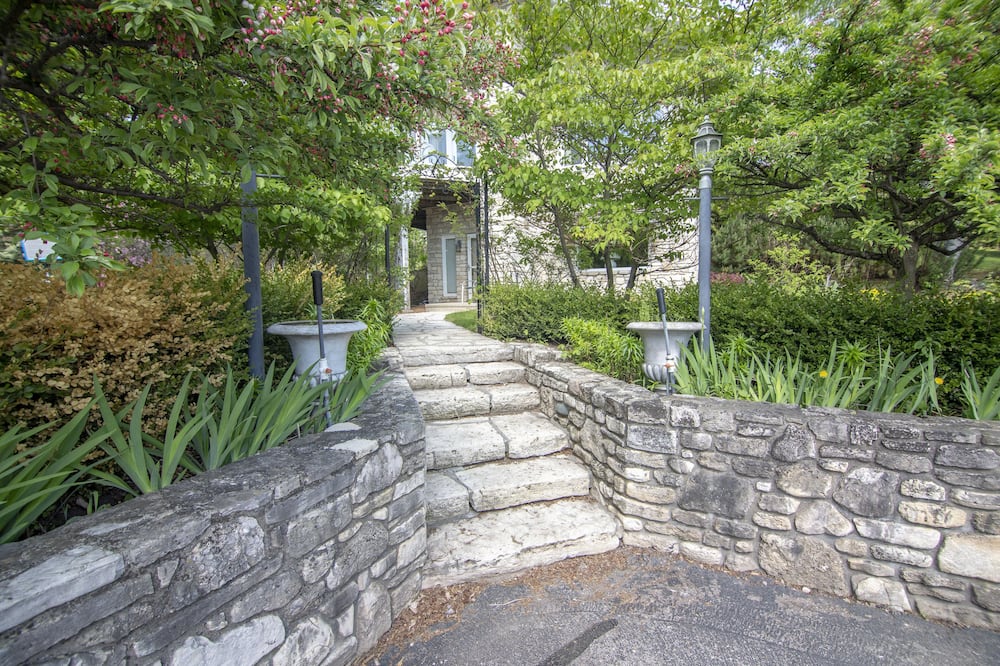 Coachlite Inn
