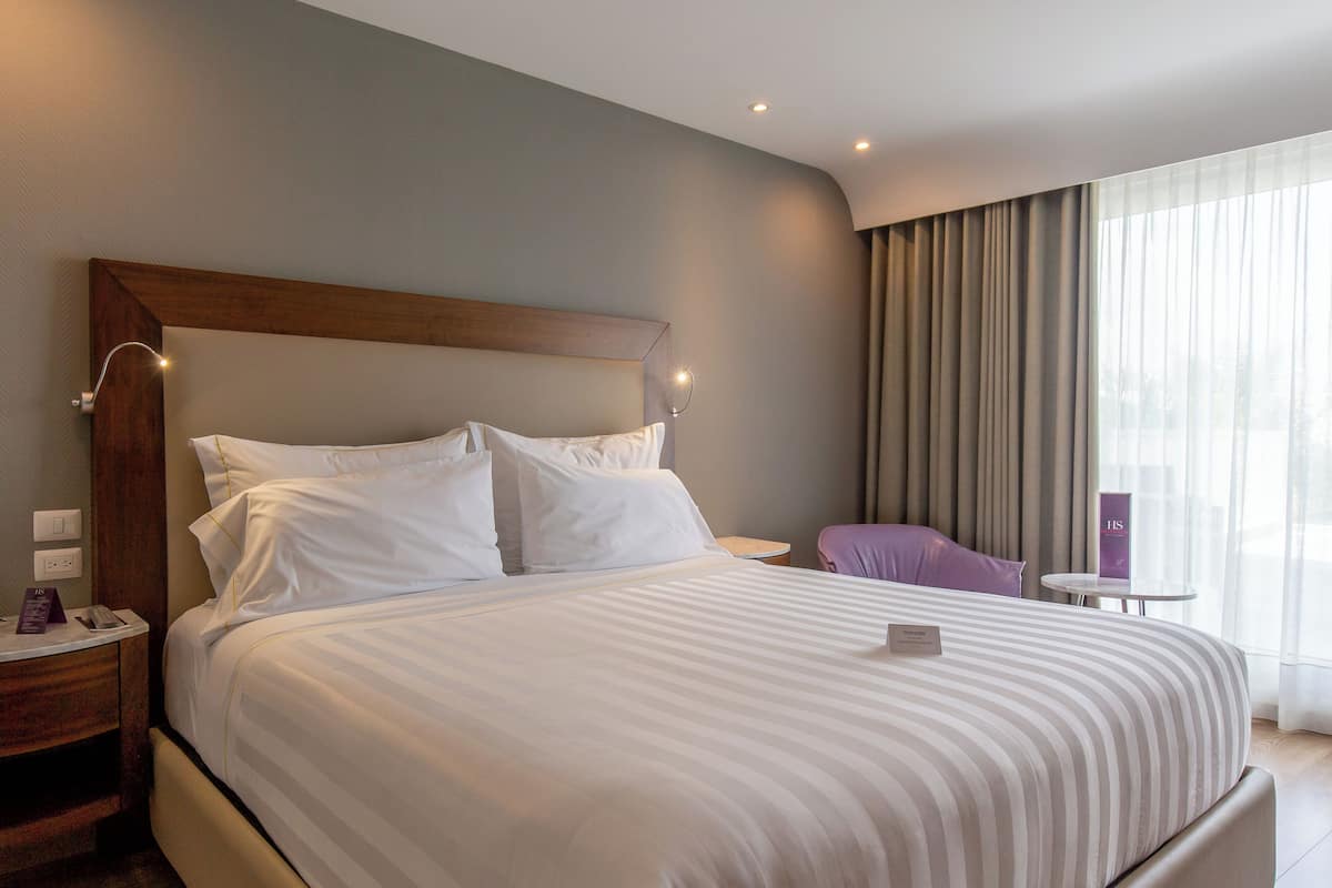 1 bedroom, premium bedding, in-room safe, desk