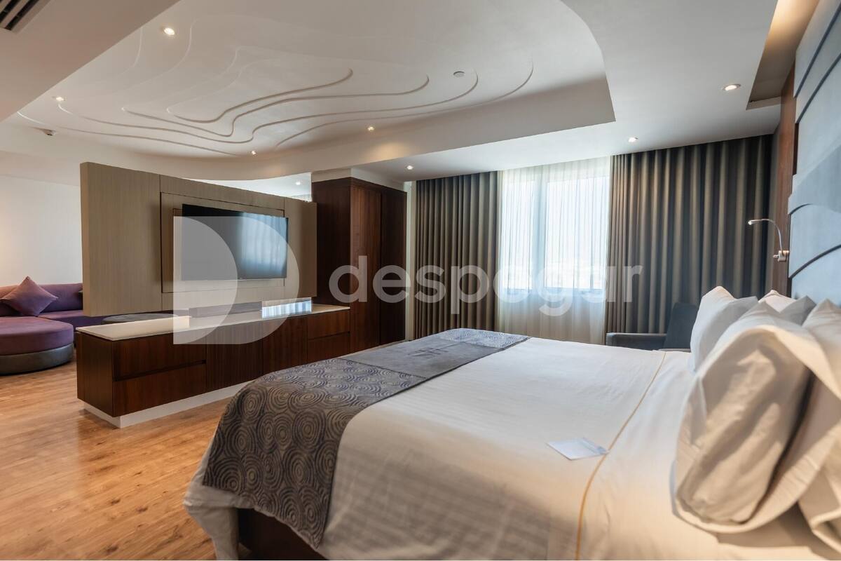 Premium bedding, in-room safe, desk, laptop workspace