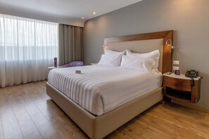 Hochwertige Bettwaren, Zimmersafe, Schreibtisch, schallisolierte Zimmer