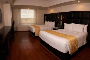 Standaard kamer, 2 queensize bedden, niet-roken | Uitzicht vanuit de kamer